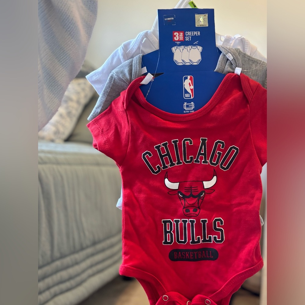 NBA Chicago Bulls Red Infant Bodysuit Set